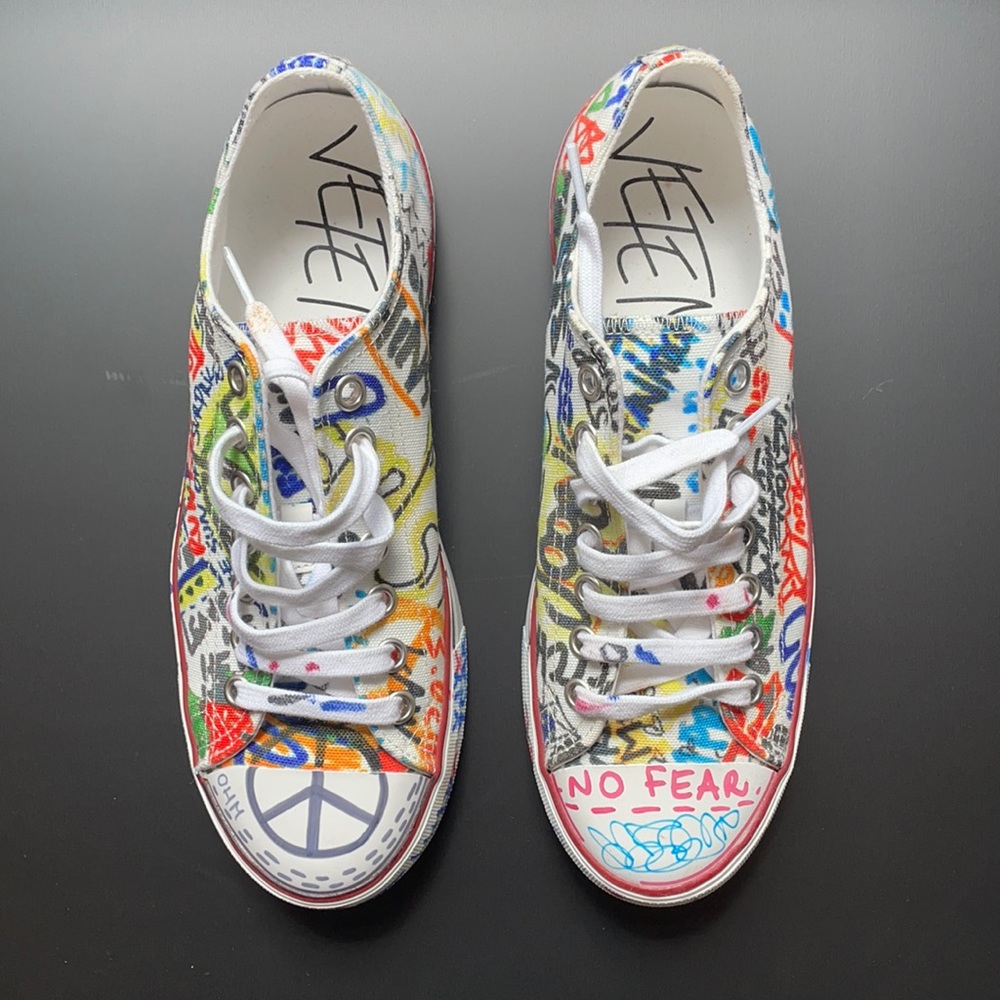 VETEMENTS Graffiti Low-Top Sneakers (7M, 9W)
